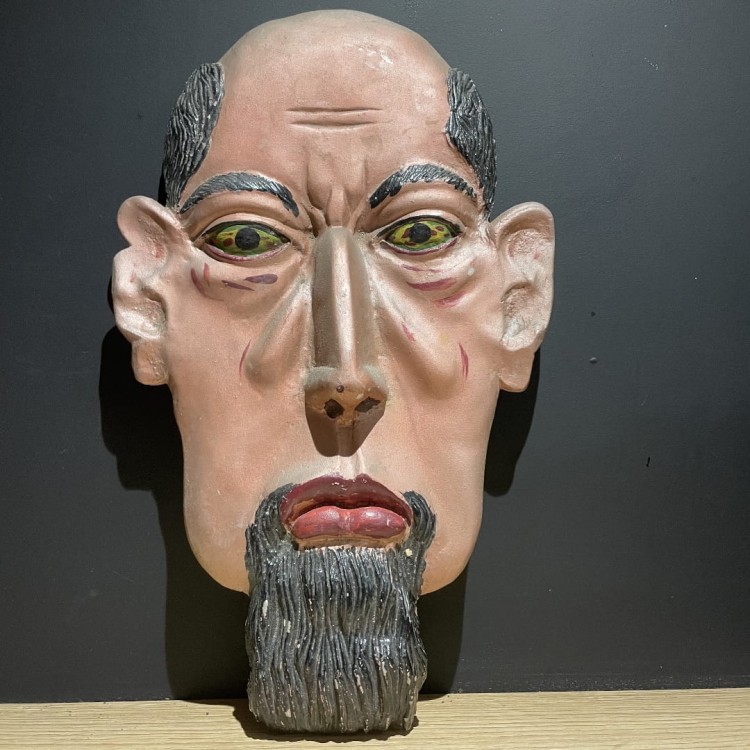 Ekspresjonistyczna płaskorzeźba groteska art brut, metal, ręcznie malowana