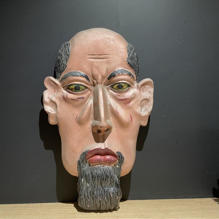Ekspresjonistyczna płaskorzeźba groteska art brut, metal, ręcznie malowana