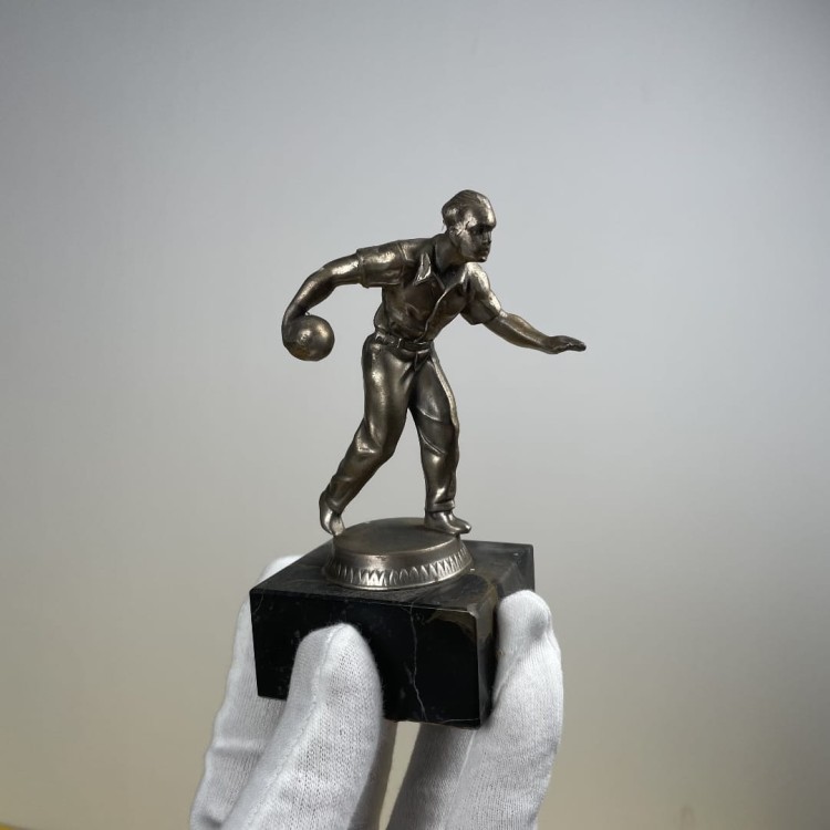 Rzeźba figurka sportowca kręgle metal marmur art déco lata 20/30-te
