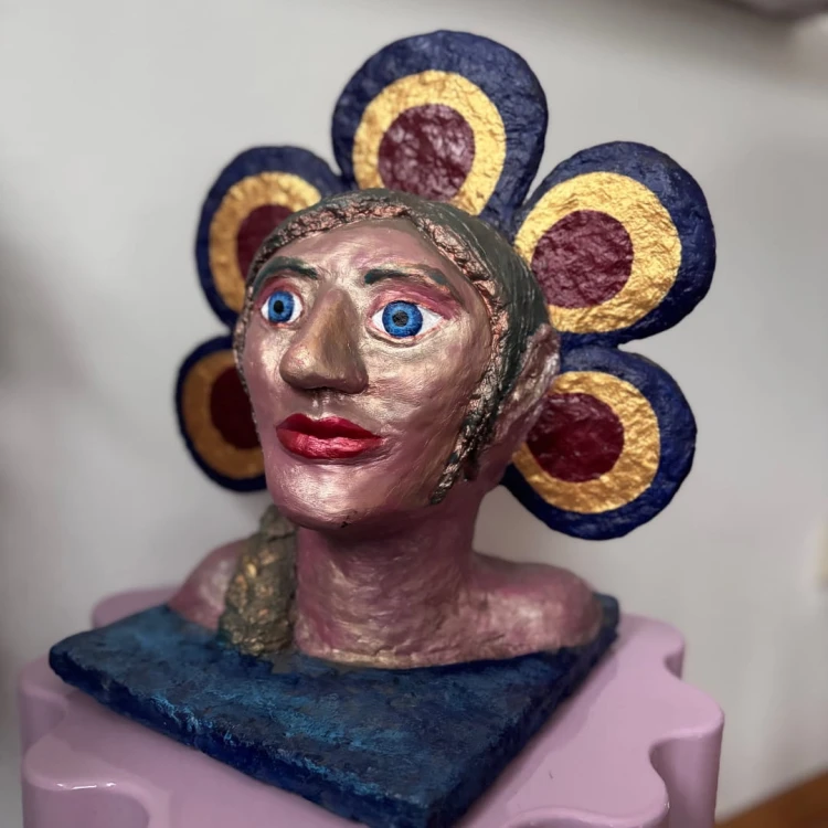 Ekspresyjna rzeźba współczesna papier mâché unikat