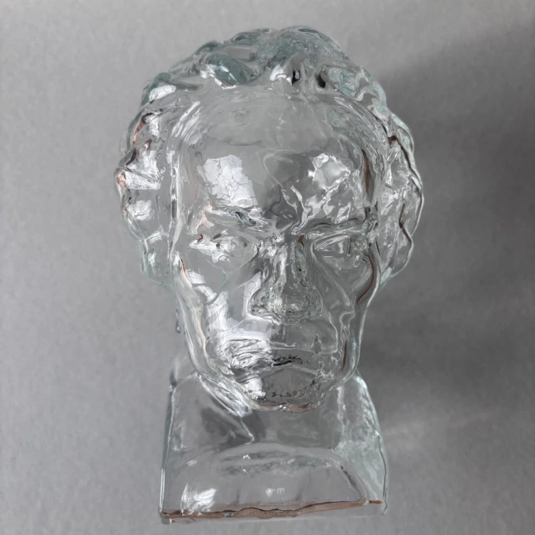 Szklana głowa Beethovena Ingrid Glass