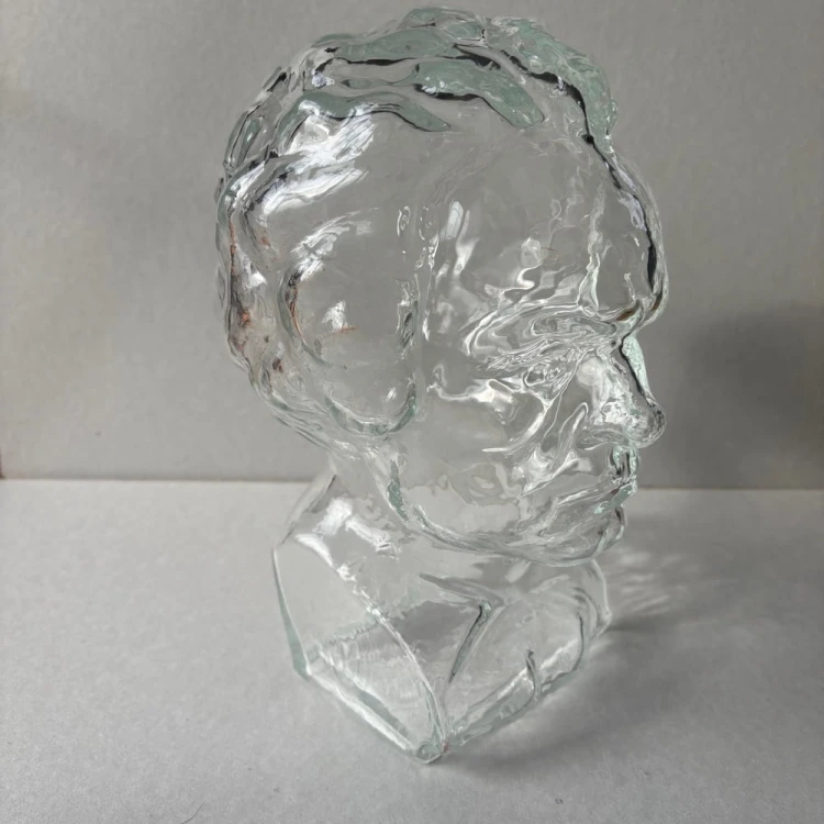 Szklana głowa Beethovena Ingrid Glass