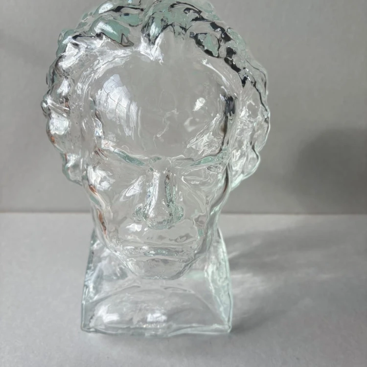 Szklana głowa Beethovena Ingrid Glass