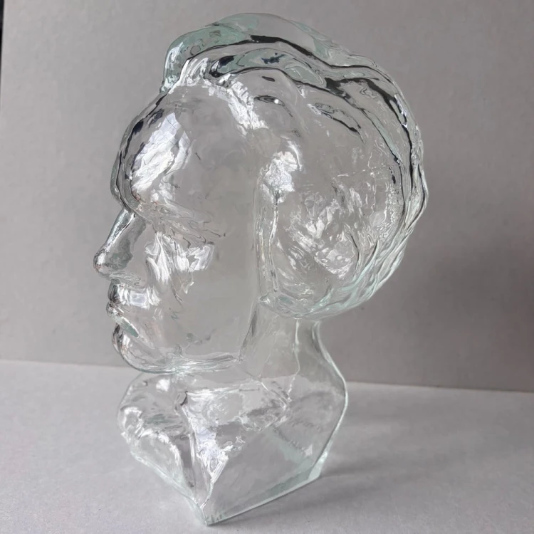 Szklana głowa Beethovena Ingrid Glass