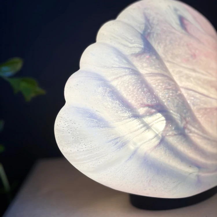 Niesamowita wielka lampa stołowa w kształcie muszli Murano
