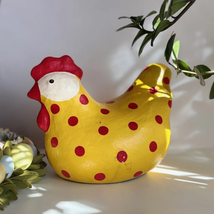 Kurka z paper mache Chickaletta tak tak żółta i w kropki