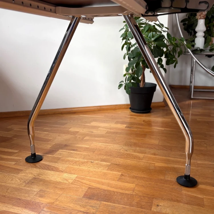 Vitra Ad Hoc