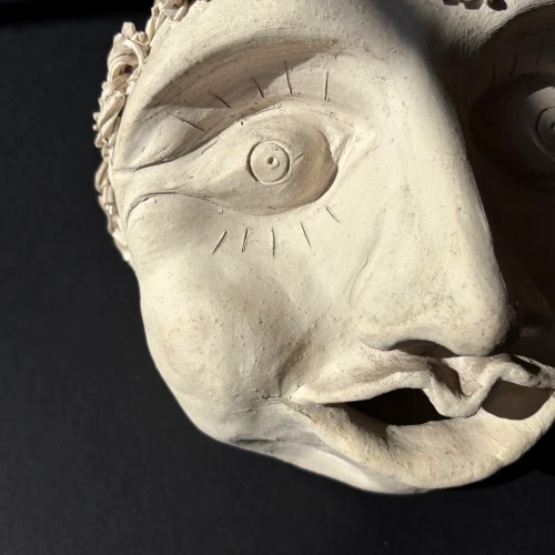 Ekspresyjna maska rzeźba w duchu art brut unikat