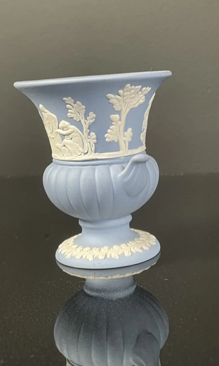 Wedgwood piękna mała ceramiczna urna