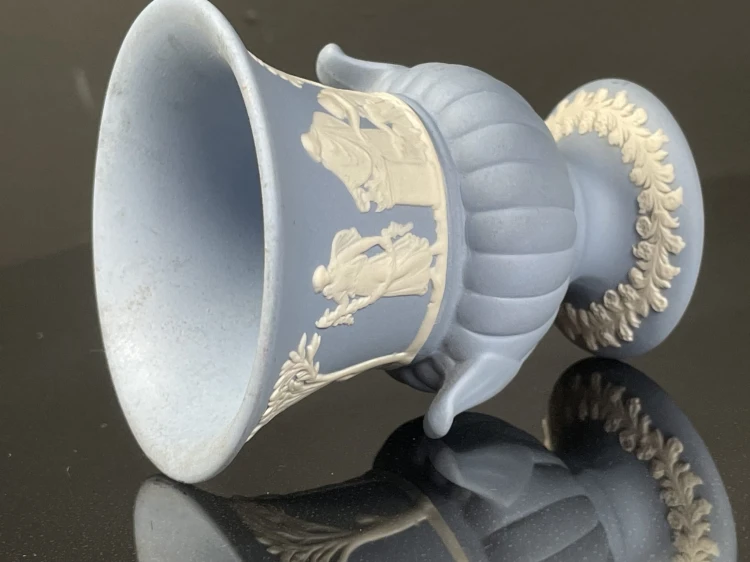 Wedgwood piękna mała ceramiczna urna
