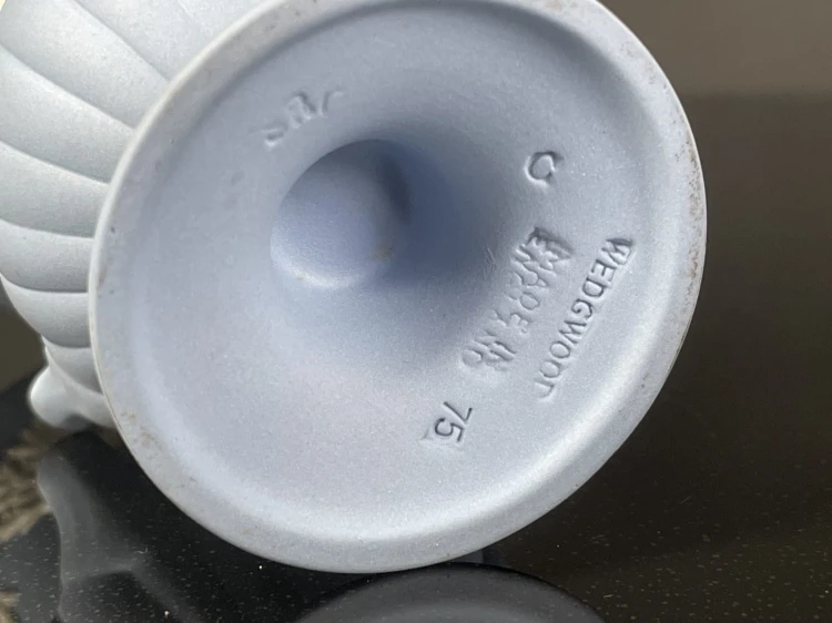 Wedgwood piękna mała ceramiczna urna