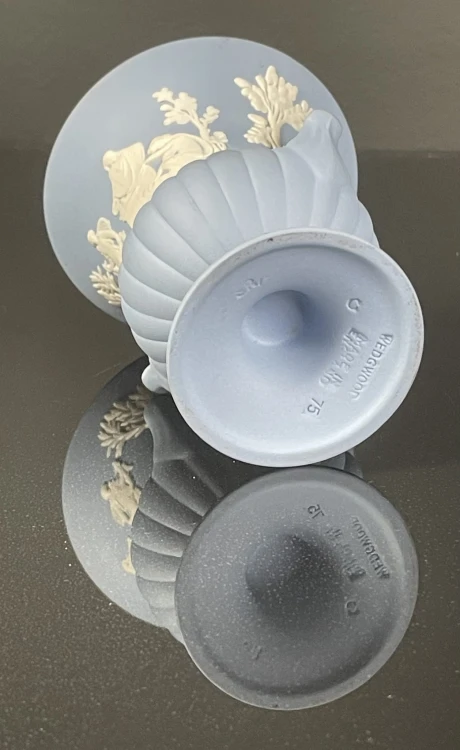 Wedgwood piękna mała ceramiczna urna