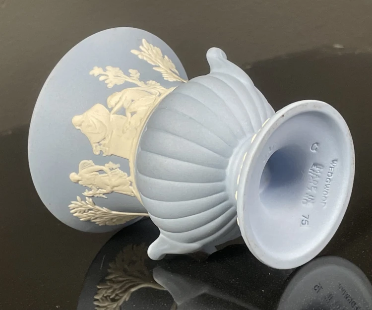 Wedgwood piękna mała ceramiczna urna