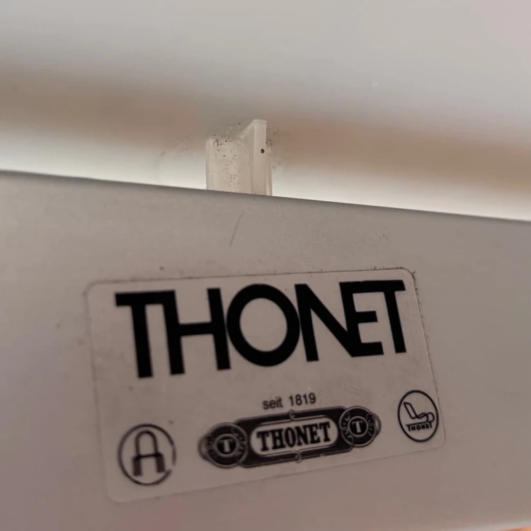 Thonet proj.Normana Fostera z serii A900