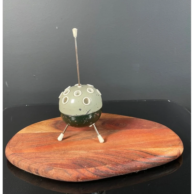 Sputnik pojemnik vintage na papierosy ostatecznie długopisy Space Age