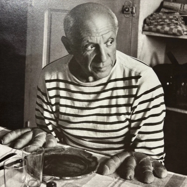 Reprodukcja fotografii „Les pains de Picasso” autorstwa Roberta Doisneau 1994 r.