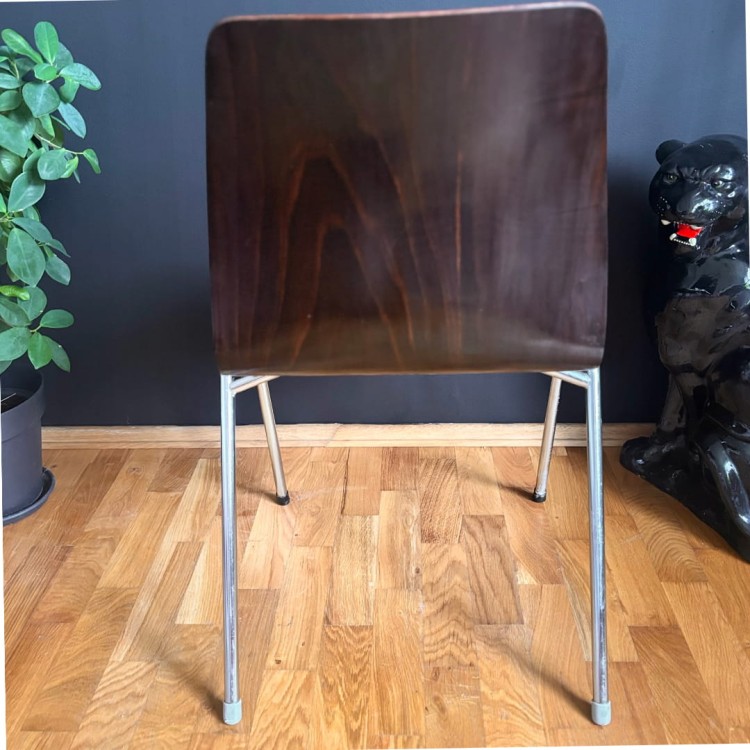 Krzesła Pagholz – ikona designu lat 60-tych sklejka