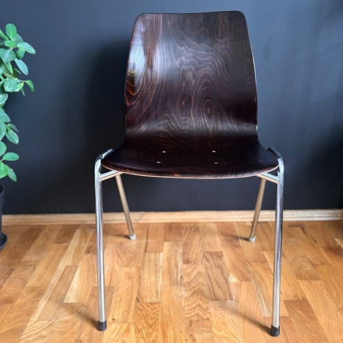 Krzesła Pagholz – ikona designu lat 60-tych sklejka