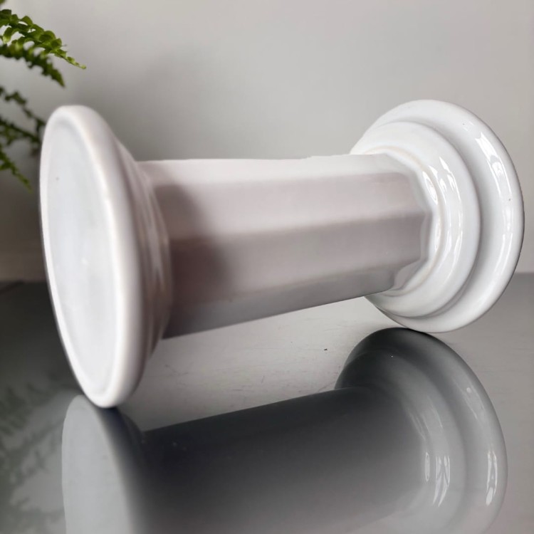 Postument – mała ceramiczna kolumna dekoracyjna, XX w.