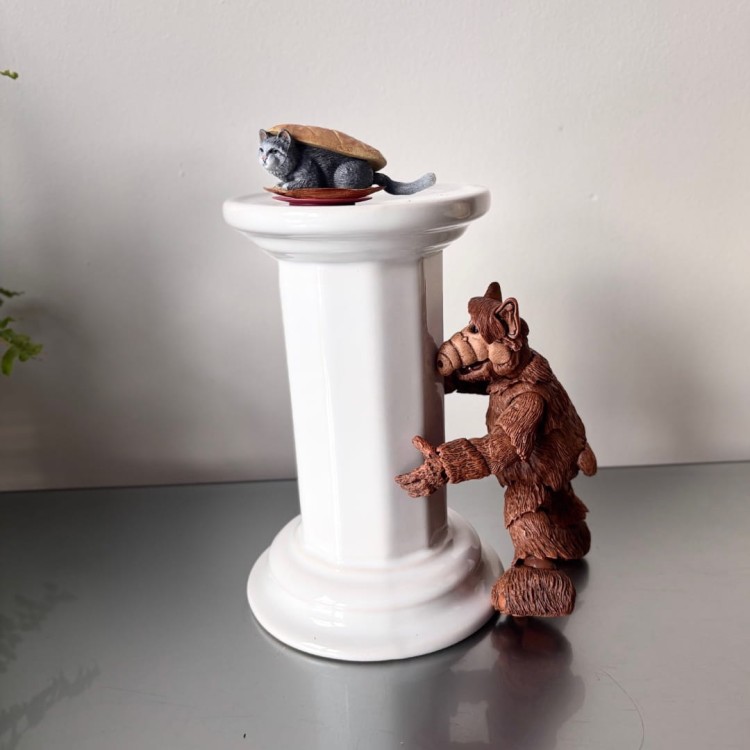 Postument – mała ceramiczna kolumna dekoracyjna, XX w.