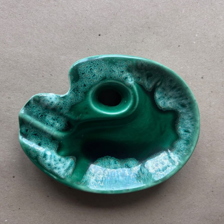 Zielona ceramiczna podstawka, talerzyk na drobiazgi, świecznik albo popielniczka